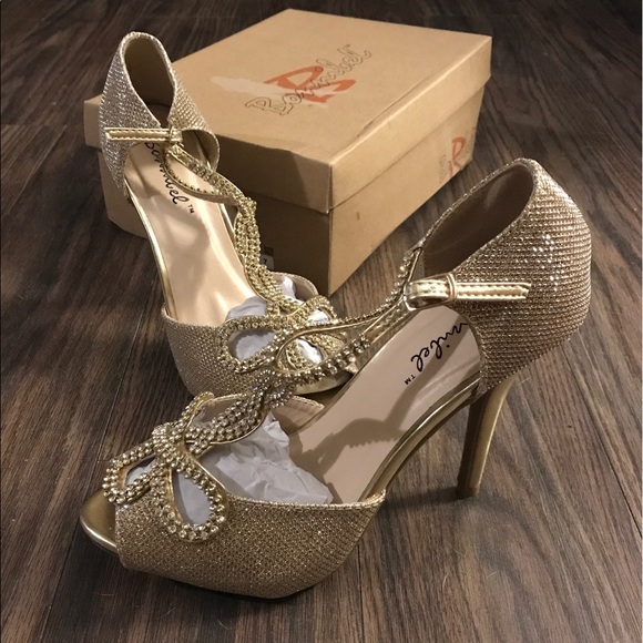 Elegant Gold Heels with Rhinestone Detailing - Picture 4 of 7